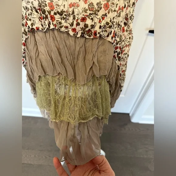 Pretty Good Top with Ruffles - Picture 5 of 6